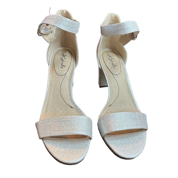 Life stride Averly silver size 8.5 - Picture 3 of 12